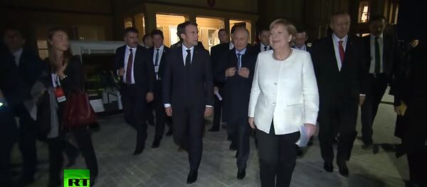 Ангела Меркель обратилась к Путину на русском после саммита в Стамбуле Ангела Меркель обратилась к Путину на русском после саммита в Стамбуле - Sputnik Армения