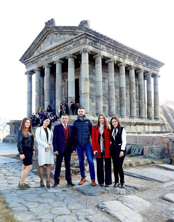 Француз, попрощавшийся с Азнавуром на армянском, приехал в Ереван, чтобы спеть снова - Sputnik Армения