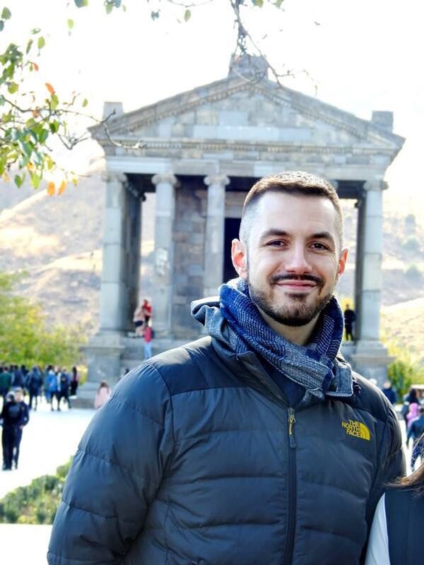 Француз, попрощавшийся с Азнавуром на армянском, приехал в Ереван, чтобы спеть снова - Sputnik Армения