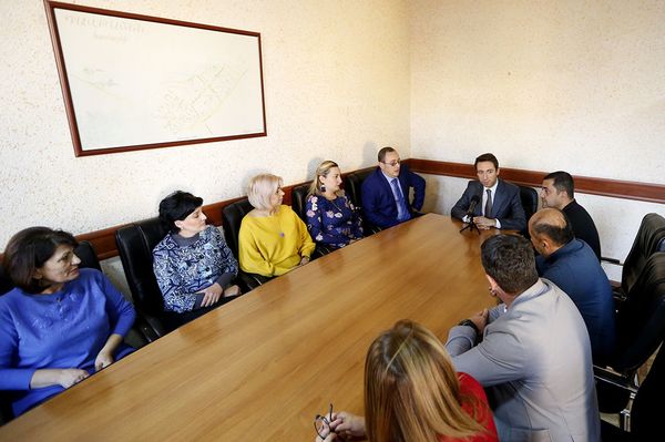Мэр Еревана Айк Марутян представил аппарату административного района Давташен нового руководителя - Sputnik Արմենիա