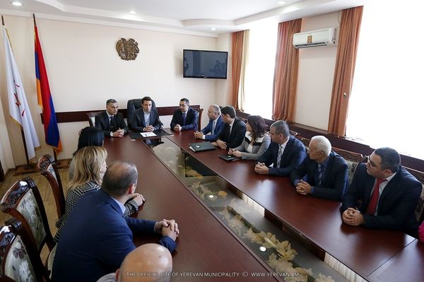 Мэр Еревана Айк Марутян представил аппарату административного района Нор Норк нового руководителя - Sputnik Արմենիա