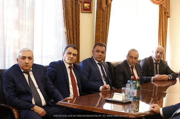 Мэр Еревана Айк Марутян представил аппарату административного района Арабкир нового руководителя - Sputnik Արմենիա