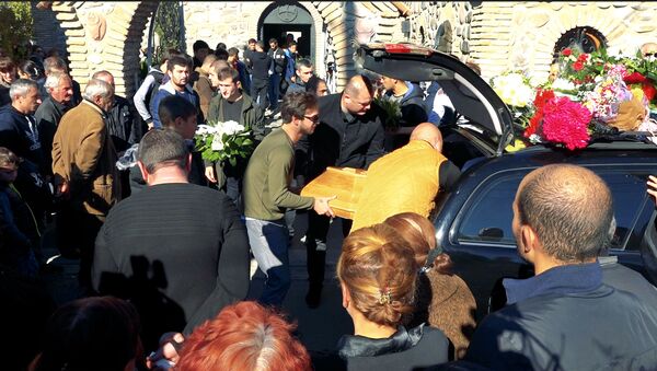 Съемочная группа Sputnik Грузия побывала на похоронах восьмилетней девочки Нани Бериашвили, которую жестоко убили в Гори - Sputnik Արմենիա