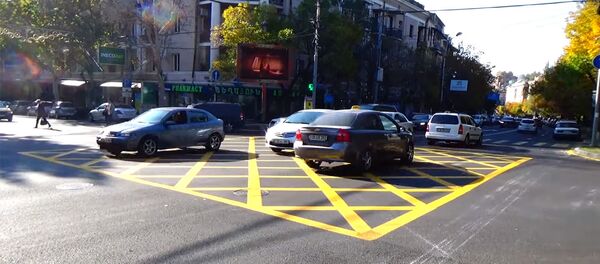 Գործարկվեց խաչմերուկ դեղին գույնի վանդակաձև հորիզոնական գծանշումները - Sputnik Արմենիա