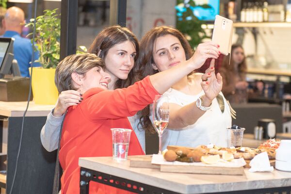 Թավշյա էր, դարձավ գաստրոնոմիական. Yerevan Food Fest–ի «հեղափոխական» ավարտը Թավշյա էր, դարձավ գաստրոնոմիական. Yerevan Food Fest–ի «հեղափոխական» ավարտը - Sputnik Արմենիա