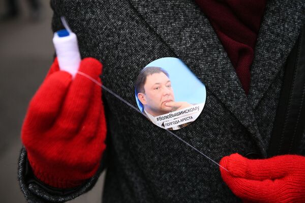 Акция солидарности с Кириллом Вышинским прошла у посольства Украины в Москве Акция солидарности с Кириллом Вышинским прошла у посольства Украины в Москве - Sputnik Армения