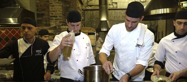 Yerevan Food Fest-ի շրջանակներում կայացավ «Չորս ձեռք ձևաչափով ընթրիք»՝ հայ և հոլանդացի խոհարարի մասնակցությամբ Yerevan Food Fest-ի շրջանակներում կայացավ «Չորս ձեռք ձևաչափով ընթրիք»՝ հայ և հոլանդացի խոհարարի մասնակցությամբ - Sputnik Արմենիա