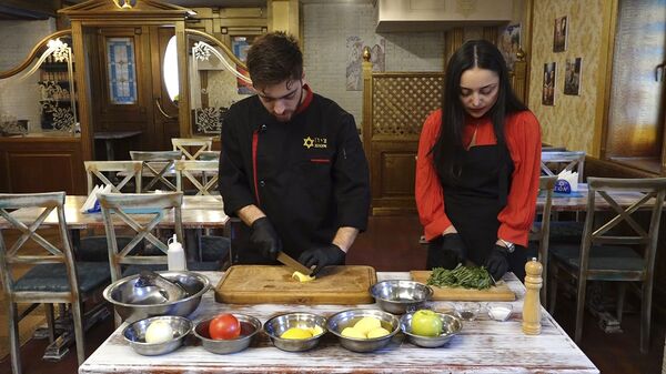 В гостях у шеф-повара: как приготовить блюдо Царь Тигран  - Sputnik Армения