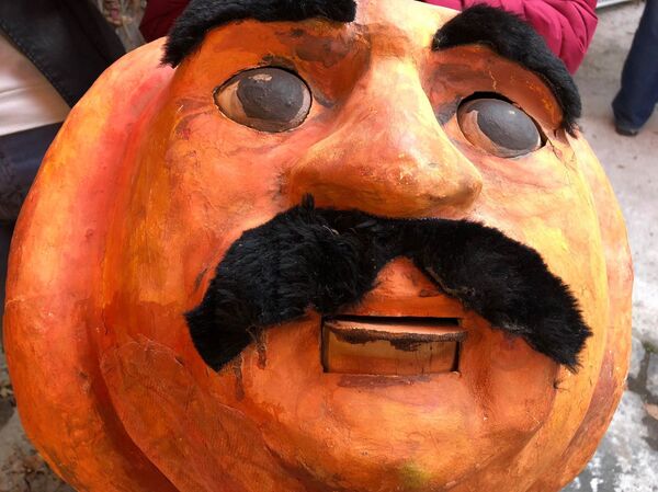 Антихэллоуин по-армянски: как в Гюмри пытаются восстановить доброе имя тыквы Антихэллоуин по-армянски: как в Гюмри пытаются восстановить доброе имя тыквы - Sputnik Армения