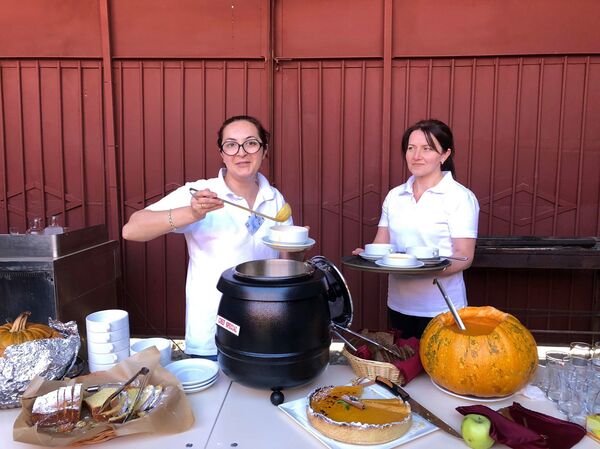 Антихэллоуин по-армянски: как в Гюмри пытаются восстановить доброе имя тыквы Антихэллоуин по-армянски: как в Гюмри пытаются восстановить доброе имя тыквы - Sputnik Армения