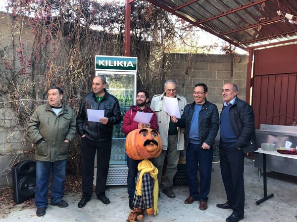 Антихэллоуин по-армянски: как в Гюмри пытаются восстановить доброе имя тыквы Антихэллоуин по-армянски: как в Гюмри пытаются восстановить доброе имя тыквы - Sputnik Армения