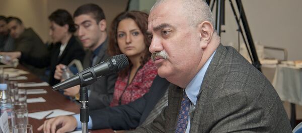 Глава исследовательско-аналитической общественной организации Интеграция и развитие Арам Сафарян Глава исследовательско-аналитической общественной организации Интеграция и развитие Арам Сафарян - Sputnik Армения