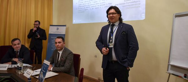 Генеральный директор ООО ЛИК Групп Сергей Исаев на обсуждениях во время круглого стола Новые рынки и технологии как возможности для развития межгосударственного инновационного сотрудничества (7 ноября 2018). Еревaн Генеральный директор ООО ЛИК Групп Сергей Исаев на обсуждениях во время круглого стола Новые рынки и технологии как возможности для развития межгосударственного инновационного сотрудничества (7 ноября 2018). Еревaн - Sputnik Армения