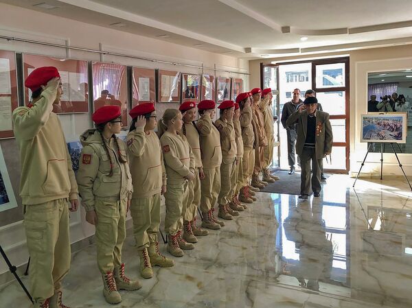 Подарки и медали для армянских ветеранов: в Гюмри отметили 75-летие победы в Курской битве - Sputnik Армения