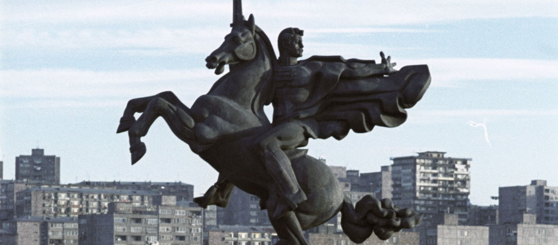 Памятник Гаю Бжишкянцу, Ереван - Sputnik Արմենիա, 1920, 29.03.2021