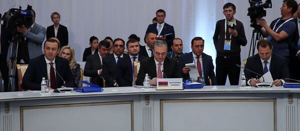 Делегация Армении во главе с и.о. министром иностранных дел Зограбом Мнацаканяном на заседание ОДКБ (8 ноября 2018). Астана Делегация Армении во главе с и.о. министром иностранных дел Зограбом Мнацаканяном на заседание ОДКБ (8 ноября 2018). Астана - Sputnik Армения