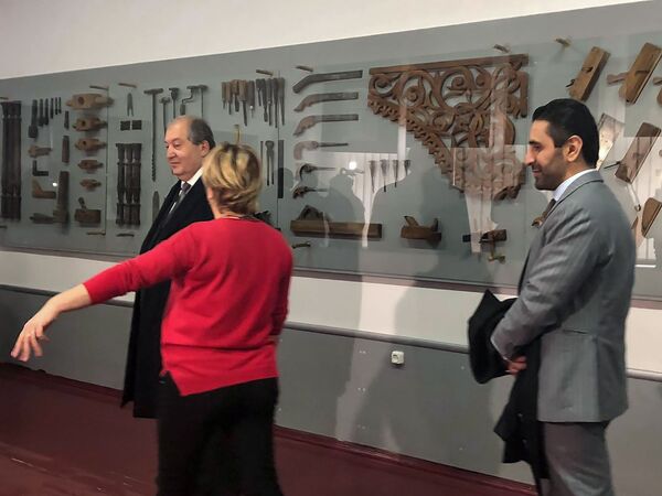 Армен Саркисян приехал в Гюмри не как президент — и не с пустыми руками - Sputnik Армения