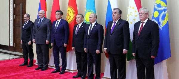 Главы делегаций государств-членов ОДКБ на церемонии фотографирования во Дворце независимости (8 ноября 2018). Астана - Sputnik Армения