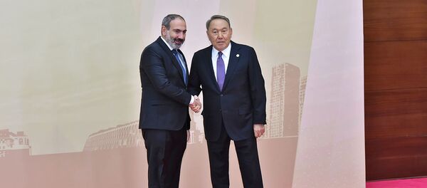 Президент Казахстана Нурсултан Назарбаев встречает и.о. премьер-министра Армении Никола Пашиняна перед заседанием Совета коллективной безопасности ОДКБ (8 ноября 2018). Астана Президент Казахстана Нурсултан Назарбаев встречает и.о. премьер-министра Армении Никола Пашиняна перед заседанием Совета коллективной безопасности ОДКБ (8 ноября 2018). Астана - Sputnik Արմենիա