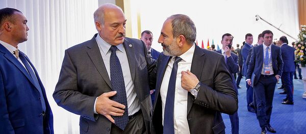 И.о. премьер-министра Армении Никол Пашинян и президент Беларуси Александр Лукашенко на заседании Совета коллективной безопасности ОДКБ (8 ноября 2018). Астана - Sputnik Армения