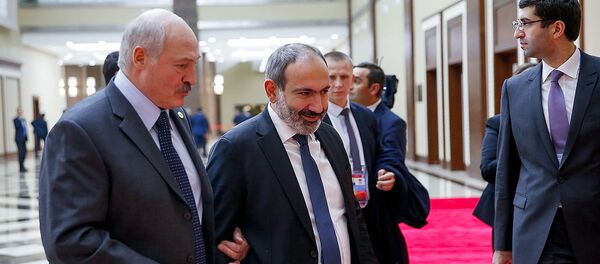 И.о. премьер-министра Армении Никол Пашинян и президент Беларуси Александр Лукашенко на заседании Совета коллективной безопасности ОДКБ (8 ноября 2018). Астана - Sputnik Армения
