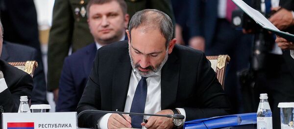 И.о. премьер-министра Армении Никол Пашинян на заседании Совета коллективной безопасности ОДКБ (8 ноября 2018). Астана - Sputnik Армения