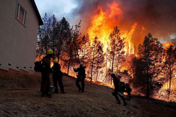 Пожарные Лесной службы США в городе Парадайс, Калифорния (8 ноября 2018). США - Sputnik Армения
