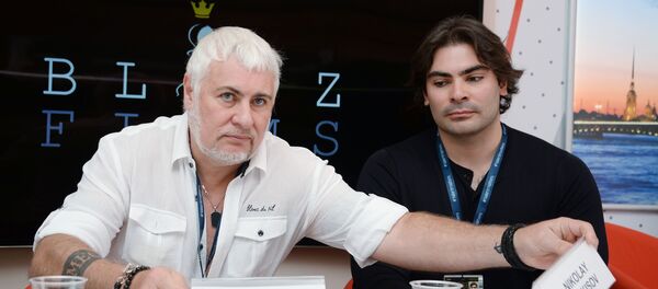 Продюсер и режиссер Сергей Саркисов (слева) и креативный продюсер Николай Саркисов представляют проект компании Blitz Promotions На плаву в российском павильоне на 69-м Каннском кинофестивале (16 мая 2018). Канны Продюсер и режиссер Сергей Саркисов (слева) и креативный продюсер Николай Саркисов представляют проект компании Blitz Promotions На плаву в российском павильоне на 69-м Каннском кинофестивале (16 мая 2018). Канны - Sputnik Армения
