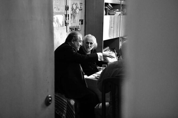 Արմեն Սարգսյանն այցելել է Երվանդ Մանարյանին. մտերմիկ զրույց սիրված արտիստի բնակարանում - Sputnik Արմենիա