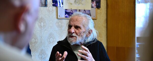 Президент Армении Армен Саркисян посетил заслуженного артиста Ерванда Манаряна (9 ноября 2018). Еревaн Президент Армении Армен Саркисян посетил заслуженного артиста Ерванда Манаряна (9 ноября 2018). Еревaн - Sputnik Արմենիա