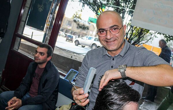 Сделай меня красивой: репортаж из самой тбилисской парикмахерской, где работают армяне - Sputnik Армения