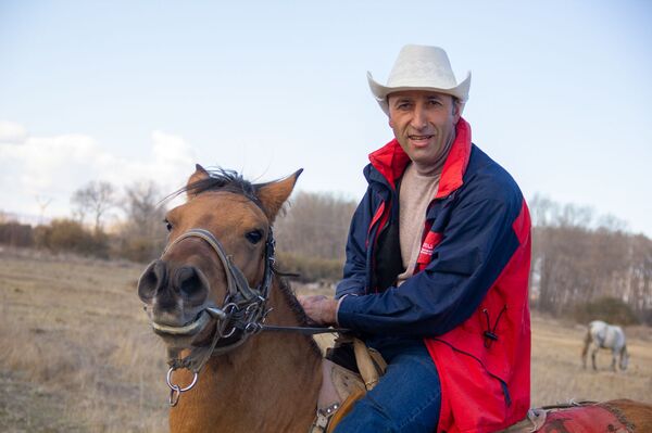 Ոսկեսար նժույգը՝ որպես երազանք. հայկական այրուձիի գեղարքունի տարբերակը Ոսկեսար նժույգը՝ որպես երազանք. հայկական այրուձիի գեղարքունի տարբերակը - Sputnik Արմենիա