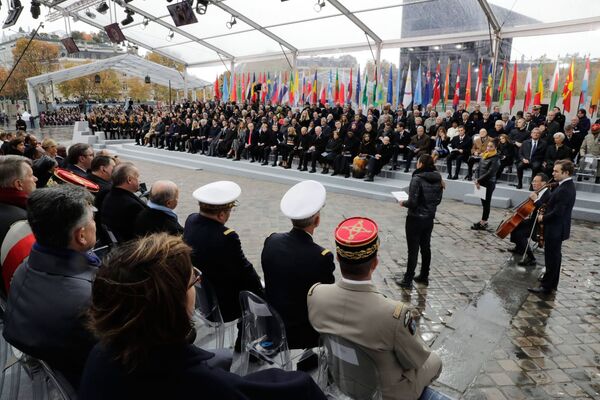 ՌԴ նախագահ  Վլադիմիր Պուտինը Փարիզի Հաղթական կամարի մոտ Առաջին աշխարհամարտում կնքված զինադադարի 100-ամյակին նվիրված հանդիսավոր միջոցառման ժամանակ։ - Sputnik Արմենիա