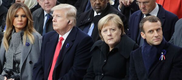 президент Франции Эммануэль Макрон, канцлер ФРГ Ангела Меркель, президент США Дональд Трамп и супруга президента США Мелания Трамп на мемориальной церемонии у Триумфальной арки в Париже по случаю 100-летия окончания Первой мировой войны. - Sputnik Армения