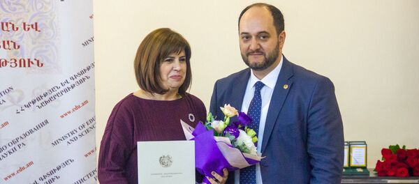 Церемония награждения учителей в министерстве образования и науки (12 ноября 2018). Еревaн Церемония награждения учителей в министерстве образования и науки (12 ноября 2018). Еревaн - Sputnik Արմենիա