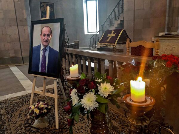 Если бы не политика, или Прощание с легендой: гюмрийцы раскрывают секреты Юрия Варданяна - Sputnik Армения