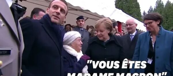 Президент Франции и канцлер Герании поговорили с 100-летней женщиной Президент Франции и канцлер Герании поговорили с 100-летней женщиной - Sputnik Армения