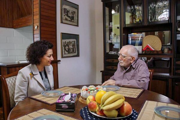 Աննա Հակոբյանն այցելել է սիրված դերասան Արմեն Ջիգարխանյանին - Sputnik Արմենիա