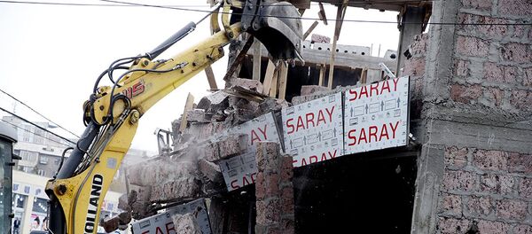 В административном районе Нор Норк частично демонтировано незаконно построенное здание В административном районе Нор Норк частично демонтировано незаконно построенное здание - Sputnik Արմենիա