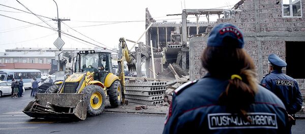 В административном районе Нор Норк частично демонтировано незаконно построенное здание В административном районе Нор Норк частично демонтировано незаконно построенное здание - Sputnik Արմենիա