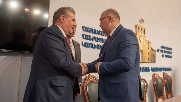 Пресс-конференция по итогам подписания обновленного договора о новой ТЭС (13 ноября 2018). Еревaн - Sputnik Армения