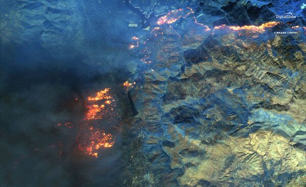 Фотография со спутника лесных пожаров в Калифорнии (9 ноября 2018). США - Sputnik Армения