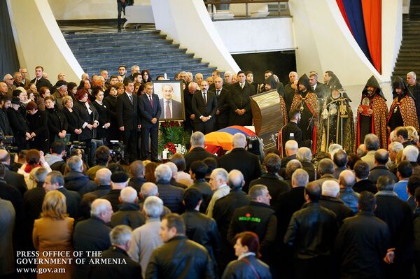 Пашинян попрощался с легендарным спортсменом Юрием Варданяном - Sputnik Армения