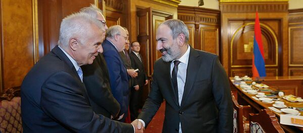 .о. премьер-министра Никол Пашинян принял послов стран-членов ЕС во главе с главой делегации ЕС Петром Свитальски (13 ноября 2018). Еревaн - Sputnik Армения