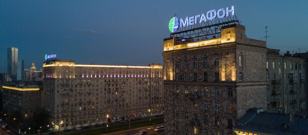 Рекламная вывеска компании Мегафон на жилом доме на Кутузовском проспекте в Москве. Рекламная вывеска компании Мегафон на жилом доме на Кутузовском проспекте в Москве. - Sputnik Արմենիա