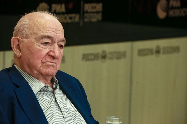 Հայ ֆուտբոլիստներն աշխարհի առաջնության եզրափակիչ փուլերում. ովքե՞ր են նրանք Հայ ֆուտբոլիստներն աշխարհի առաջնության եզրափակիչ փուլերում. ովքե՞ր են նրանք - Sputnik Արմենիա