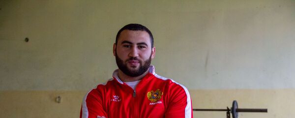 Чемпион мира по тяжелой атлетике 2018 Симон Мартиросян Чемпион мира по тяжелой атлетике 2018 Симон Мартиросян - Sputnik Армения