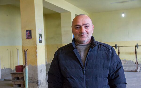 Ашот Пилосян, тренер чемпиона мира по тяжелой атлетике Симона Мартиросяна   - Sputnik Армения