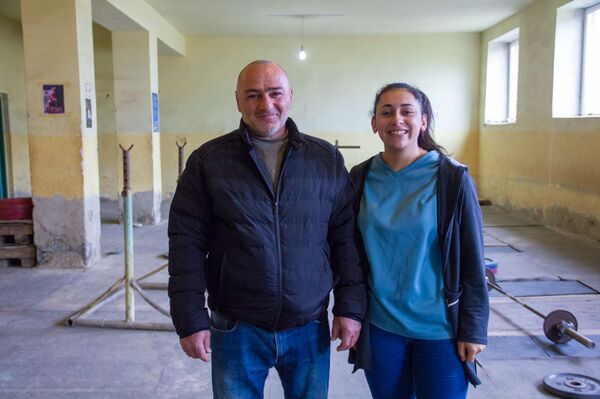 Симону Мартиросяну не дают прохода – тяжелоатлет избалован любовью девушек и не только... - Sputnik Армения