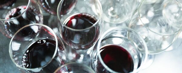 Бокалы с красным вином Бокалы с красным вином - Sputnik Արմենիա